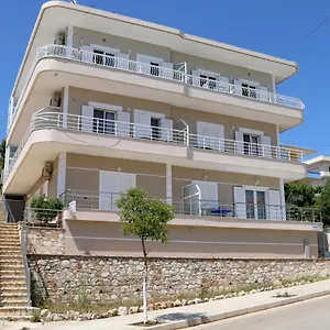 Isabela , Saranda Albanie